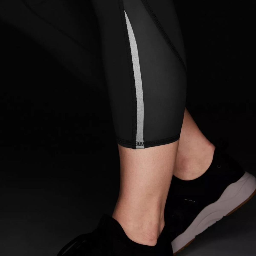 Athleta Lightning Stash Pocket Capri Athletic Compression Leggings / Black Sz S - Picture 4 of 14